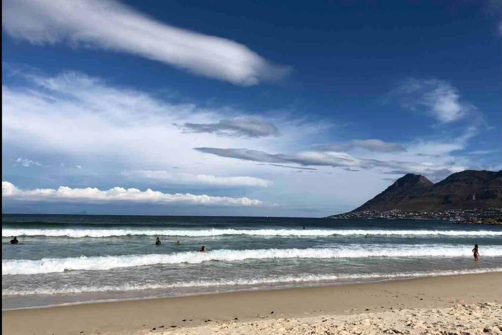 Appartamento Relax,Revive,Reset & Enjoy The Sounds Of The Sea! Città del Capo Esterno foto