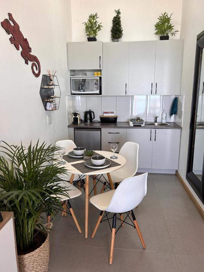 Appartamento Relax,Revive,Reset & Enjoy The Sounds Of The Sea! Città del Capo Esterno foto